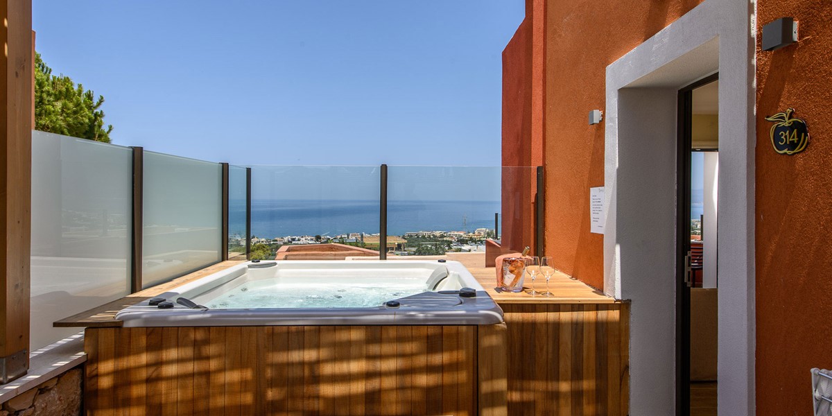 Luxury Two-Bedroom Suite Sea View Outdoor Jacuzzi 