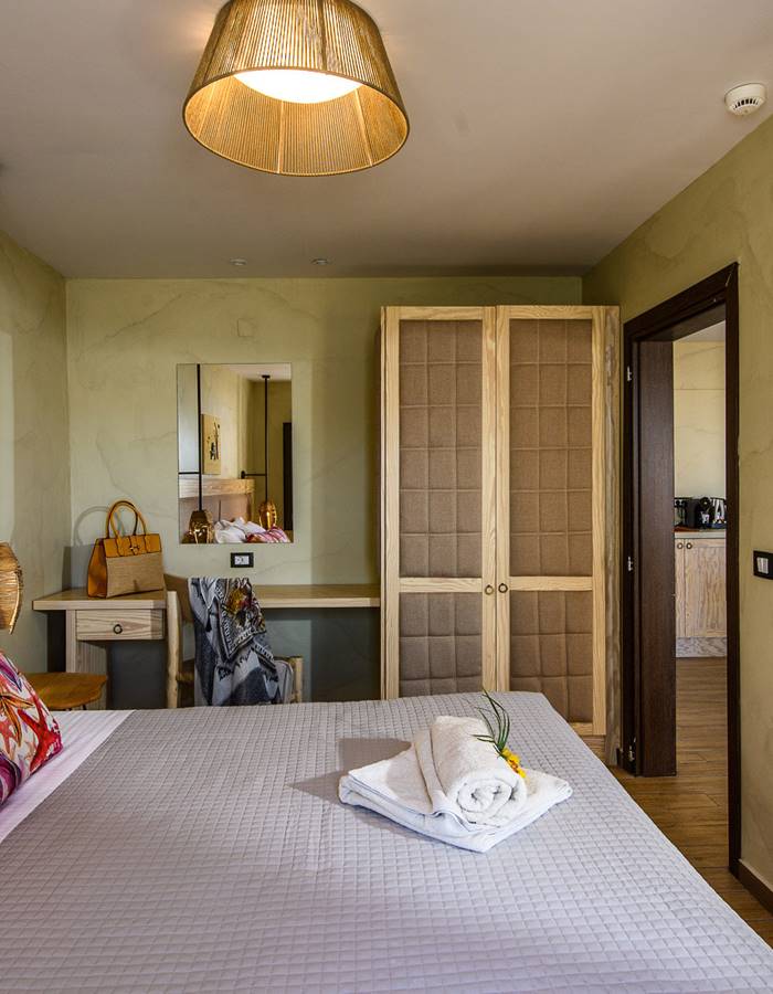 Luxury One Bedroom Suite Inland View